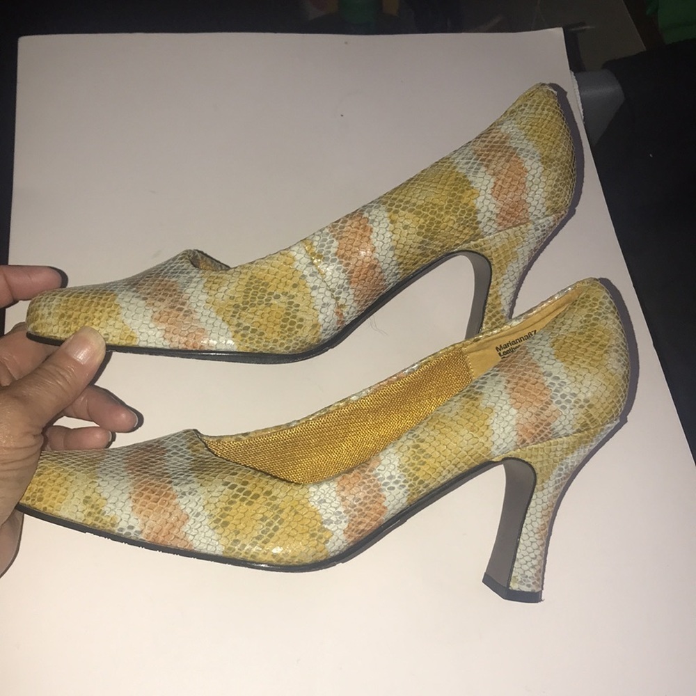 NWOT Women’s Bellini Leather Heels - Picture 5 of 8